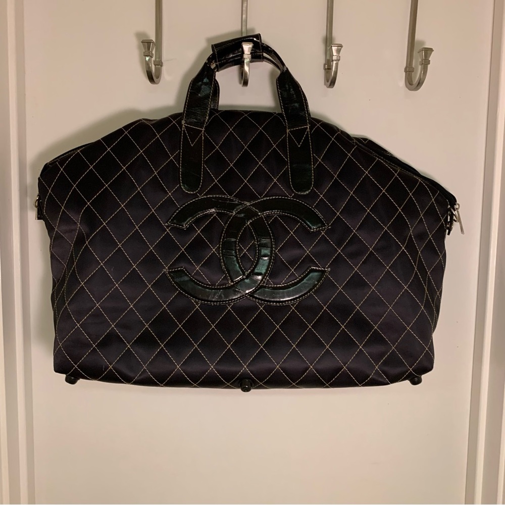 CHANEL Quilted Duffle Bag 🖤🗝